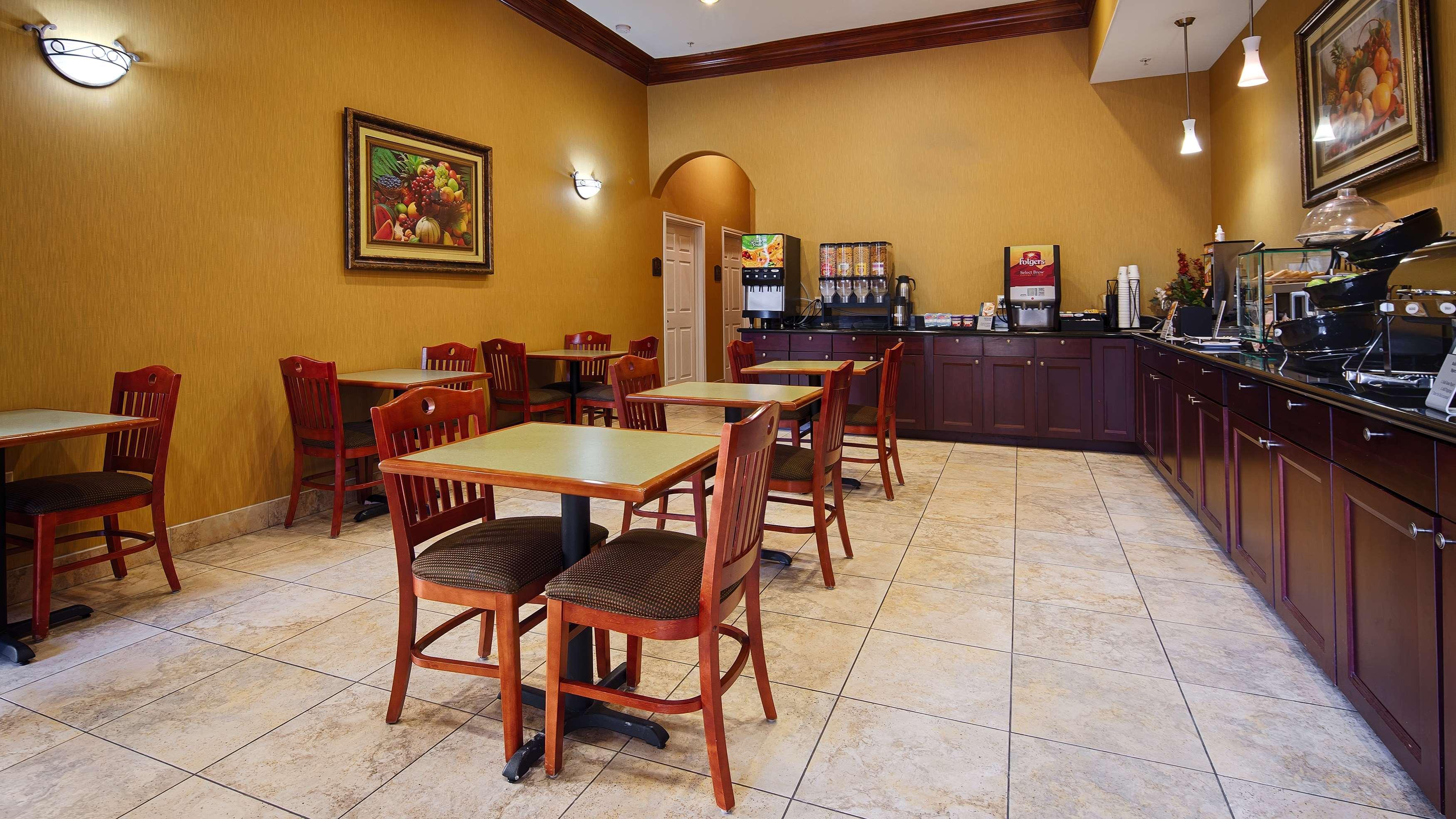 Best Western Plus New Caney Inn & Suites Exteriér fotografie